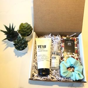 Love is in the hair-custom gift box